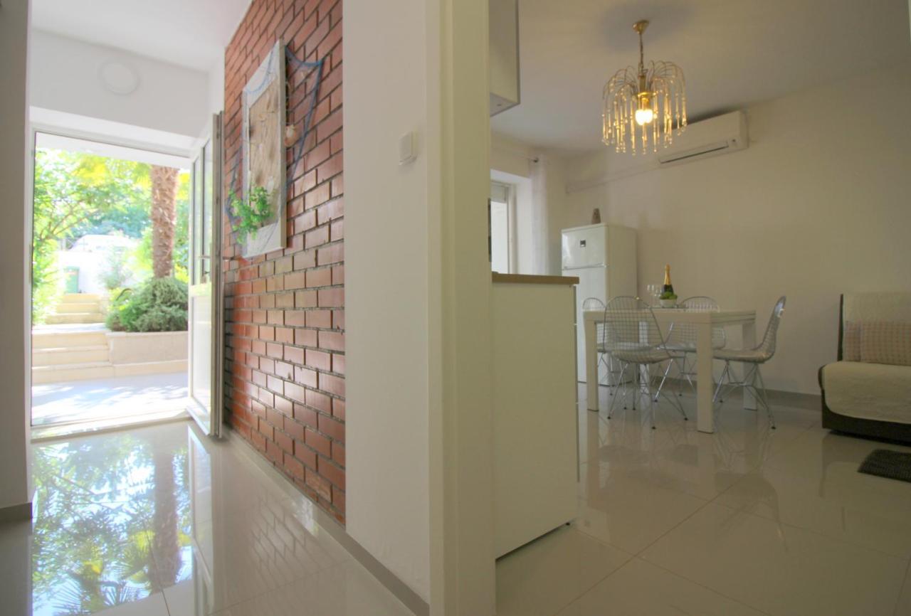 Modern Zen With Private Garden *