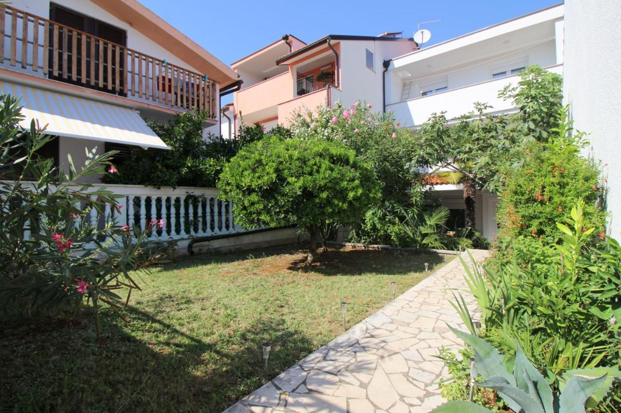 Apartman Modern Zen With Private Garden Porec