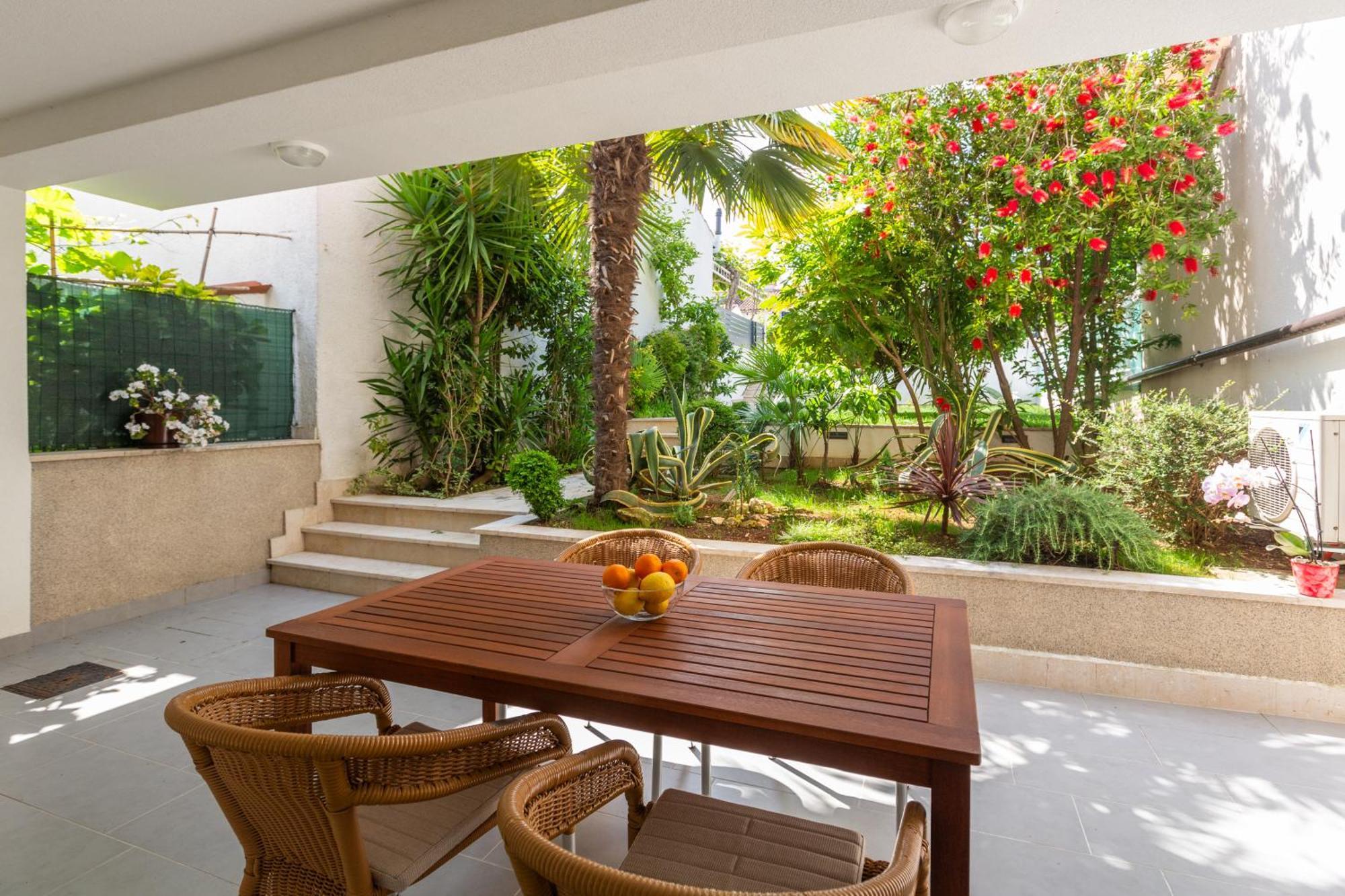 Modern Zen With Private Garden Poreč