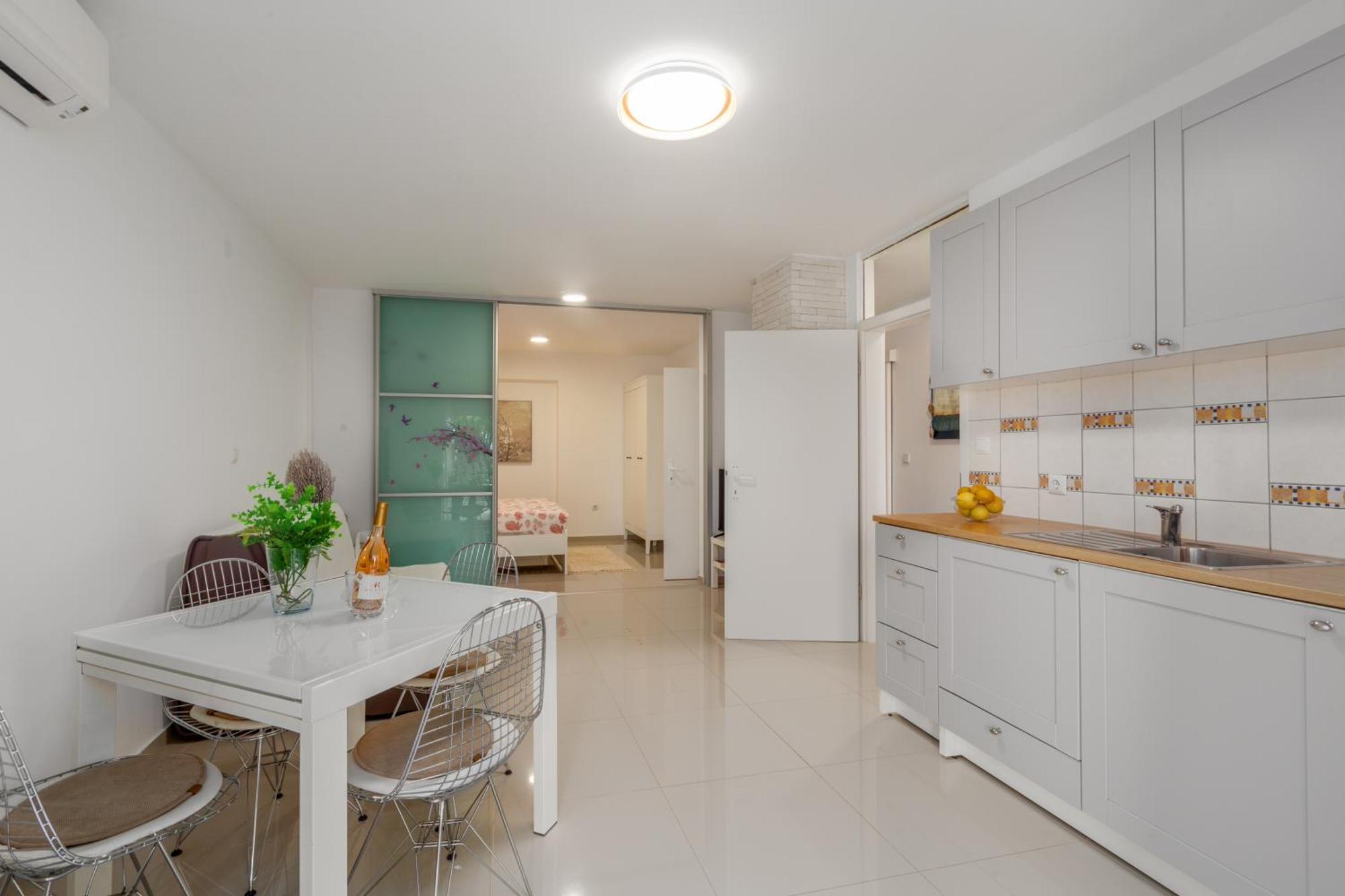 Modern Zen With Private Garden Appartement