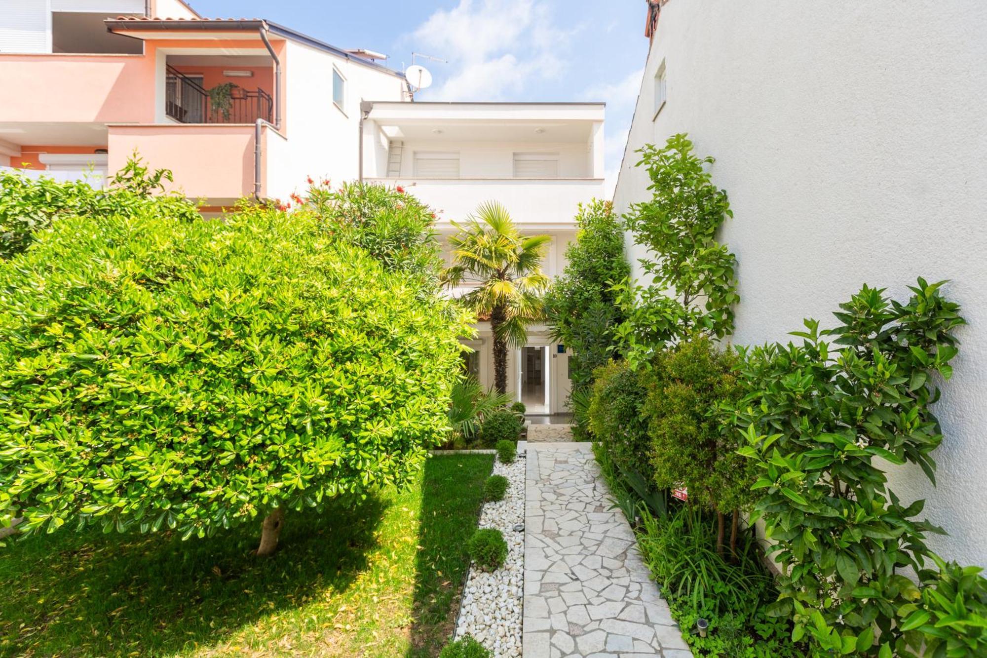 Modern Zen With Private Garden Appartement *